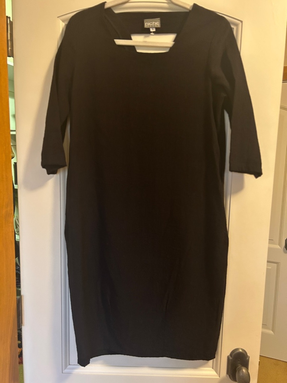 NICHE Black Midi Shift Dress with 3/4 Sleeves